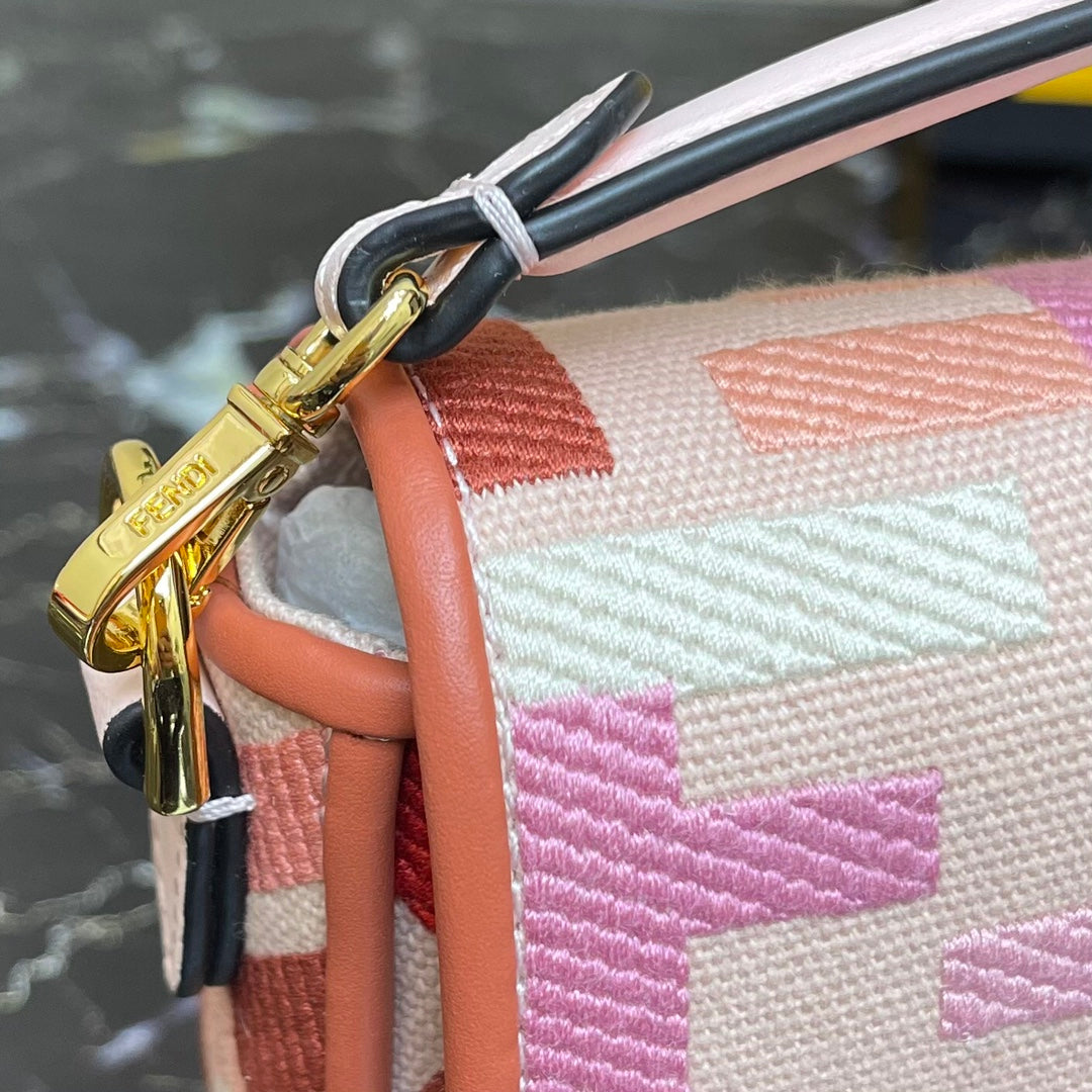 芬F家-Baguette-小型粉色刺繡法棍包