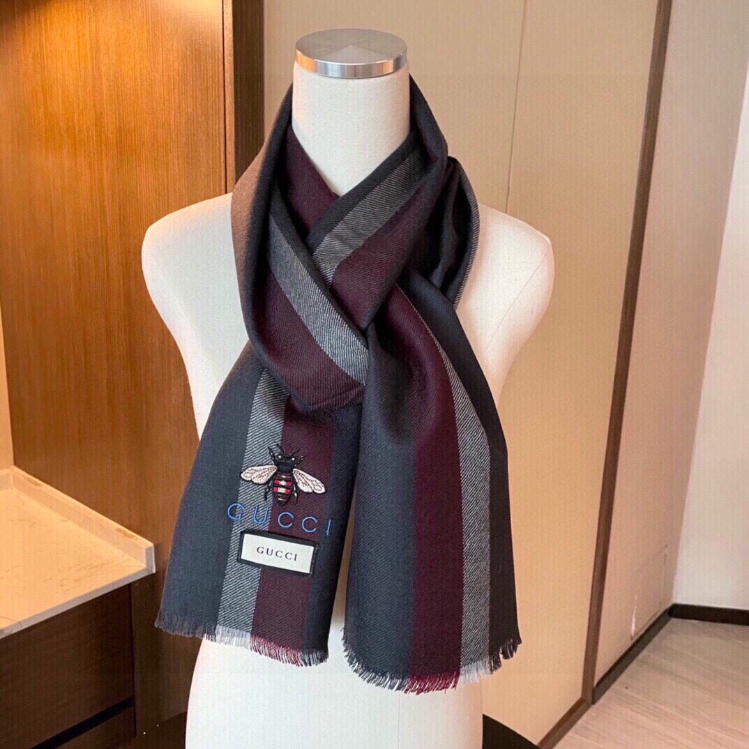 Gucci 蜜蜂羊絨條紋圍巾