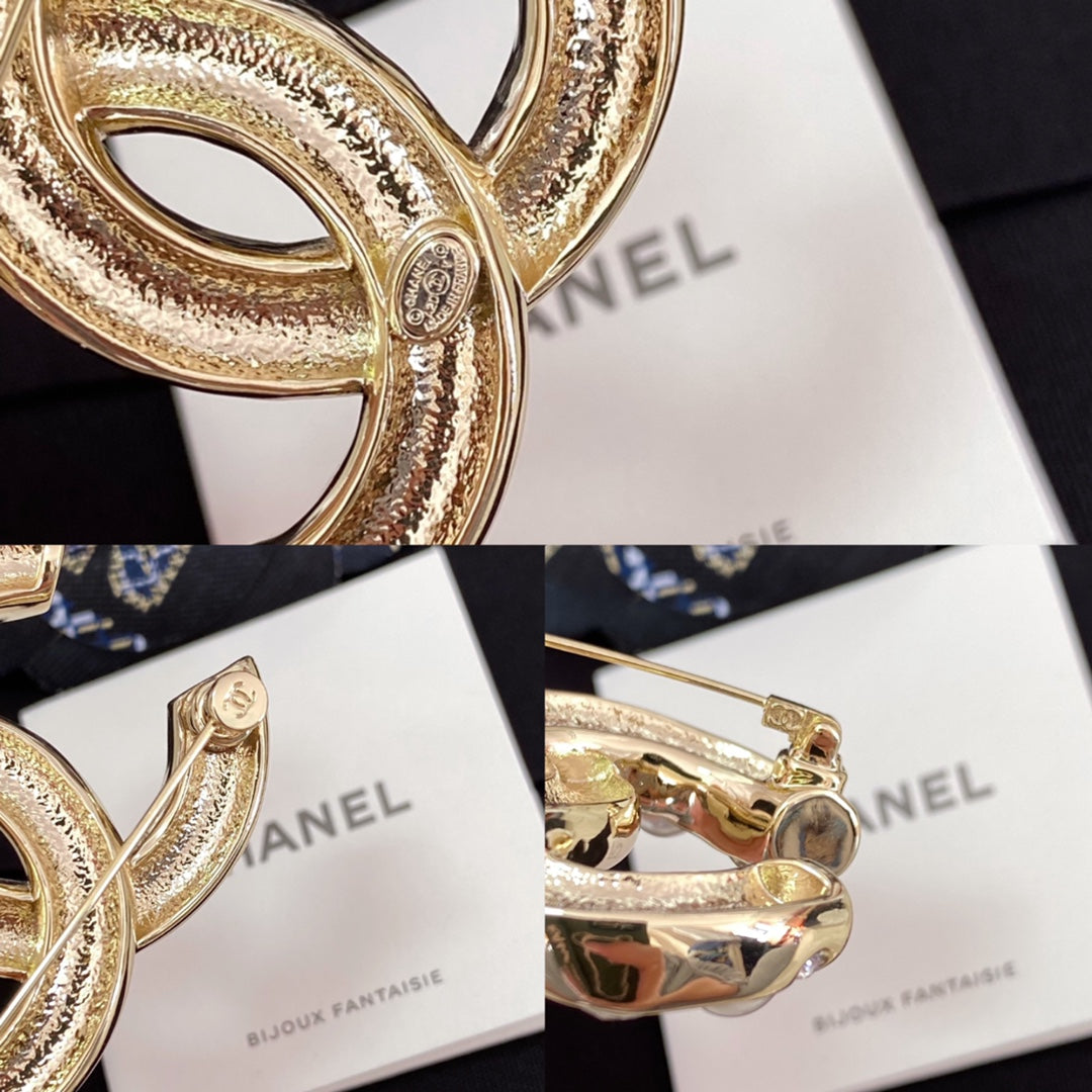 Chanel 胸針