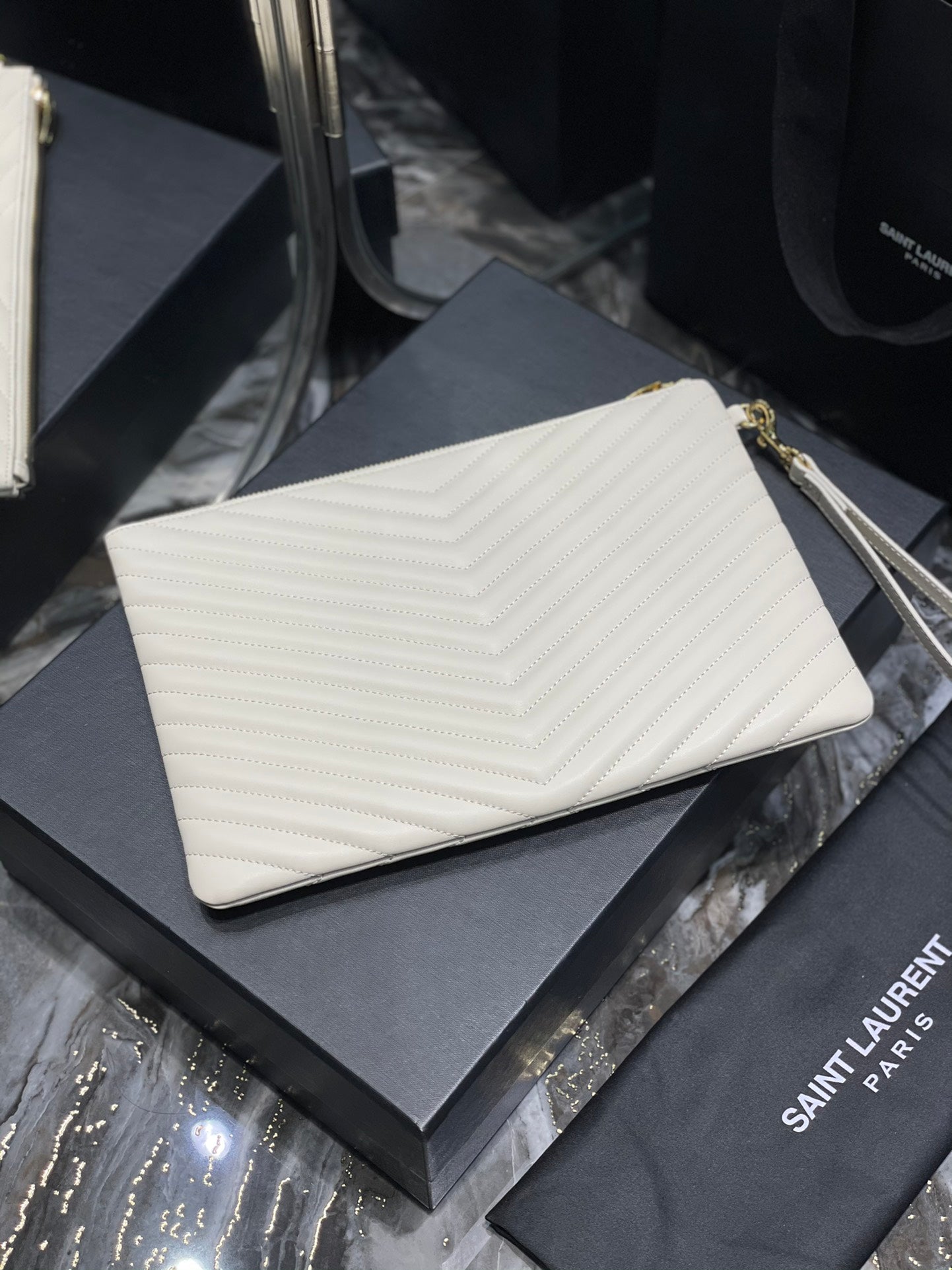 YSL_提花拼接文件手拿包-白色金扣-30cm