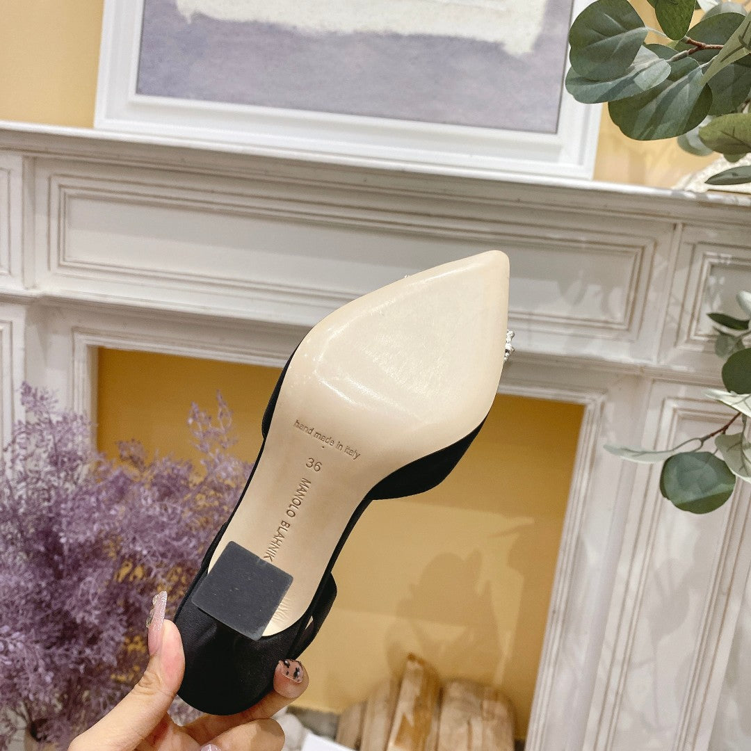 Manolo Blahnik-22SS 晶飾搭扣高跟鞋 黑色 8cm