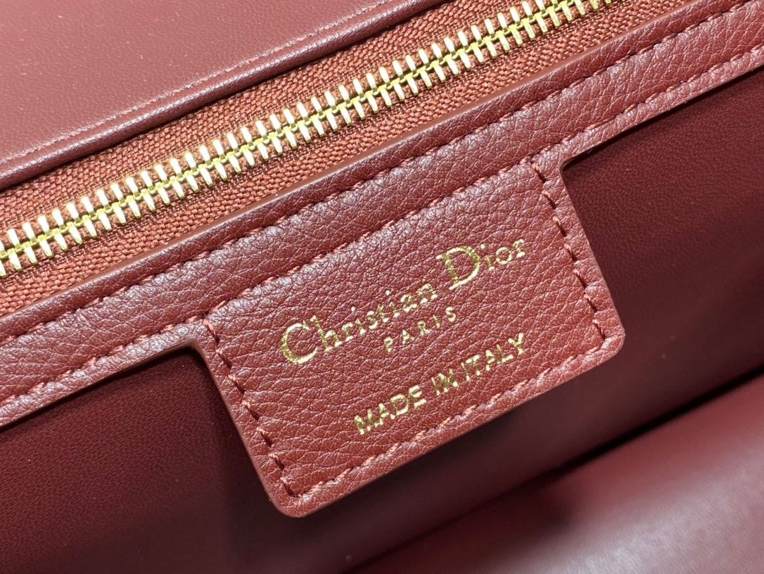 Dior-Caro 菱格紋 小牛皮 大號 酒紅色