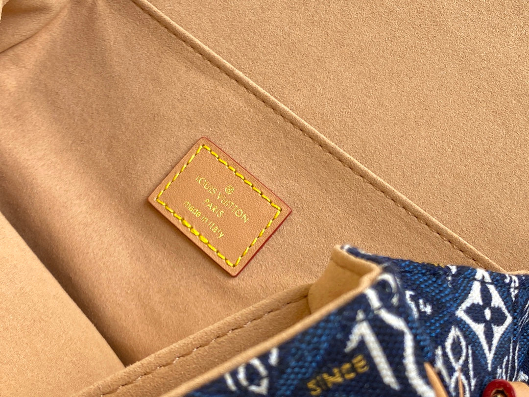 LV M57395 Pochette Métis 手袋