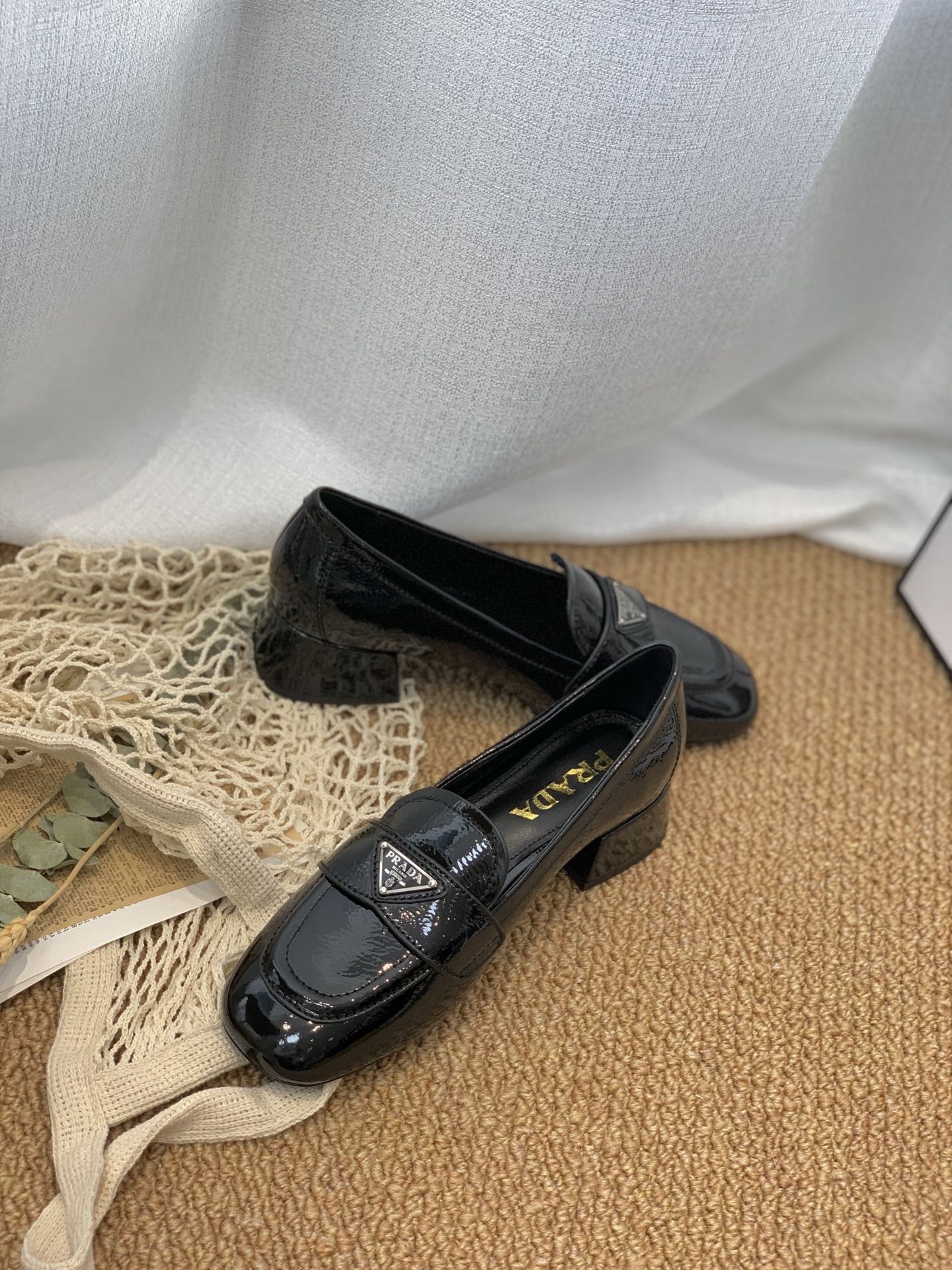 Prada鞋-Prada 漆皮 低跟 樂福鞋（黑）