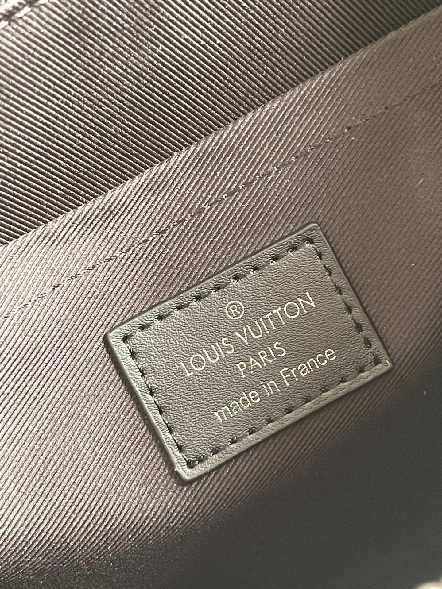 LV N60448 STANDING 手拿包