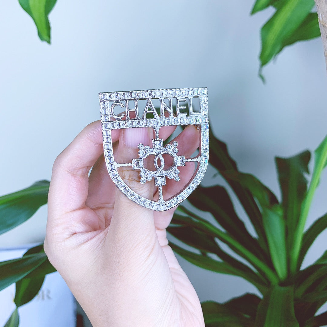 Chanel 胸針