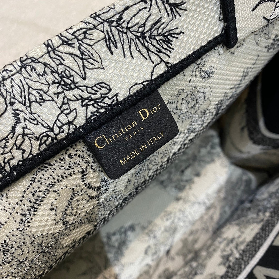 Dior Book Tote-小號36.5cm-黑白早春花卉