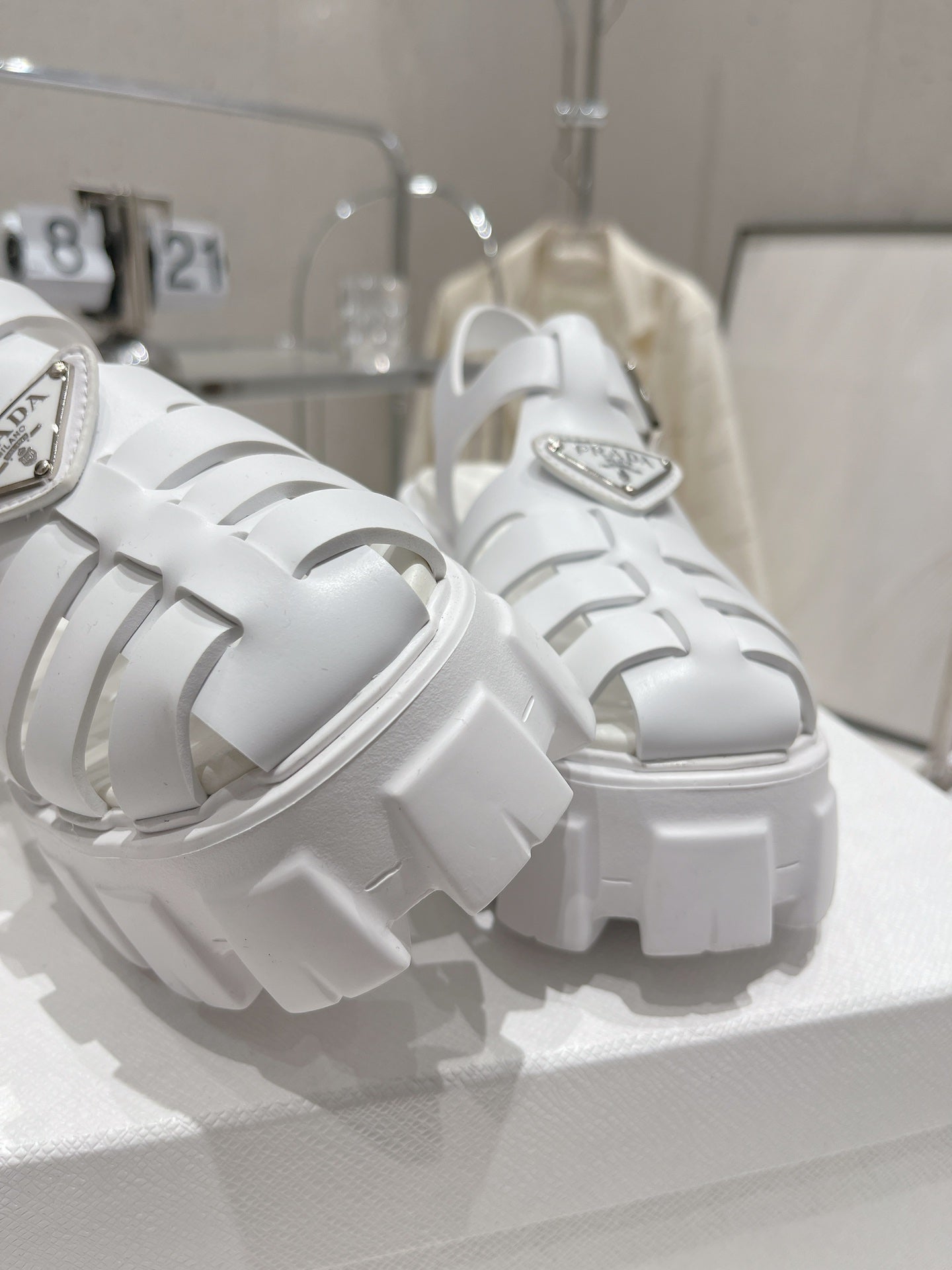 普P家-2022春夏新款 厚底涼鞋 白色