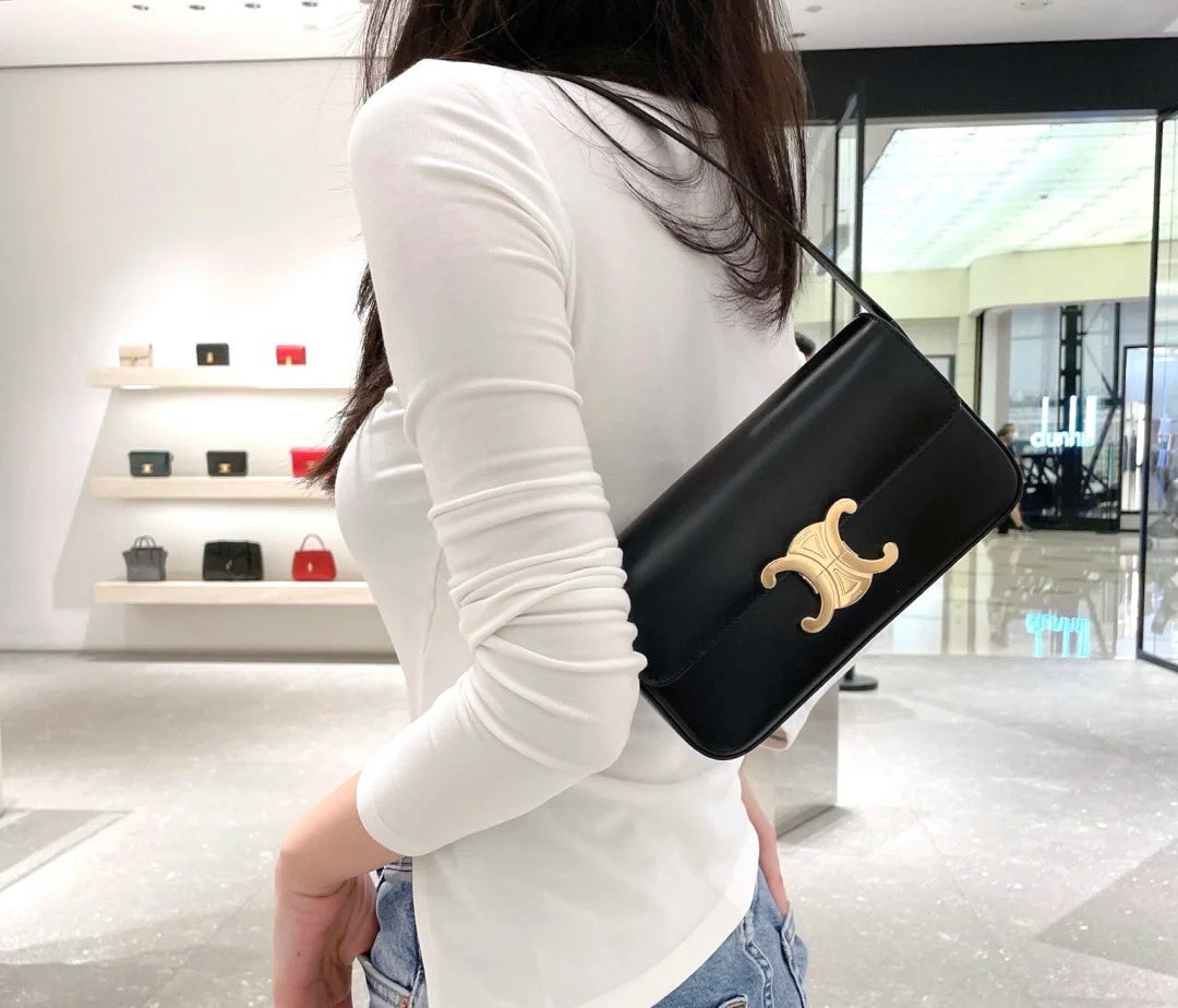 Celine Triomphe 牛皮革腋下包-黑色