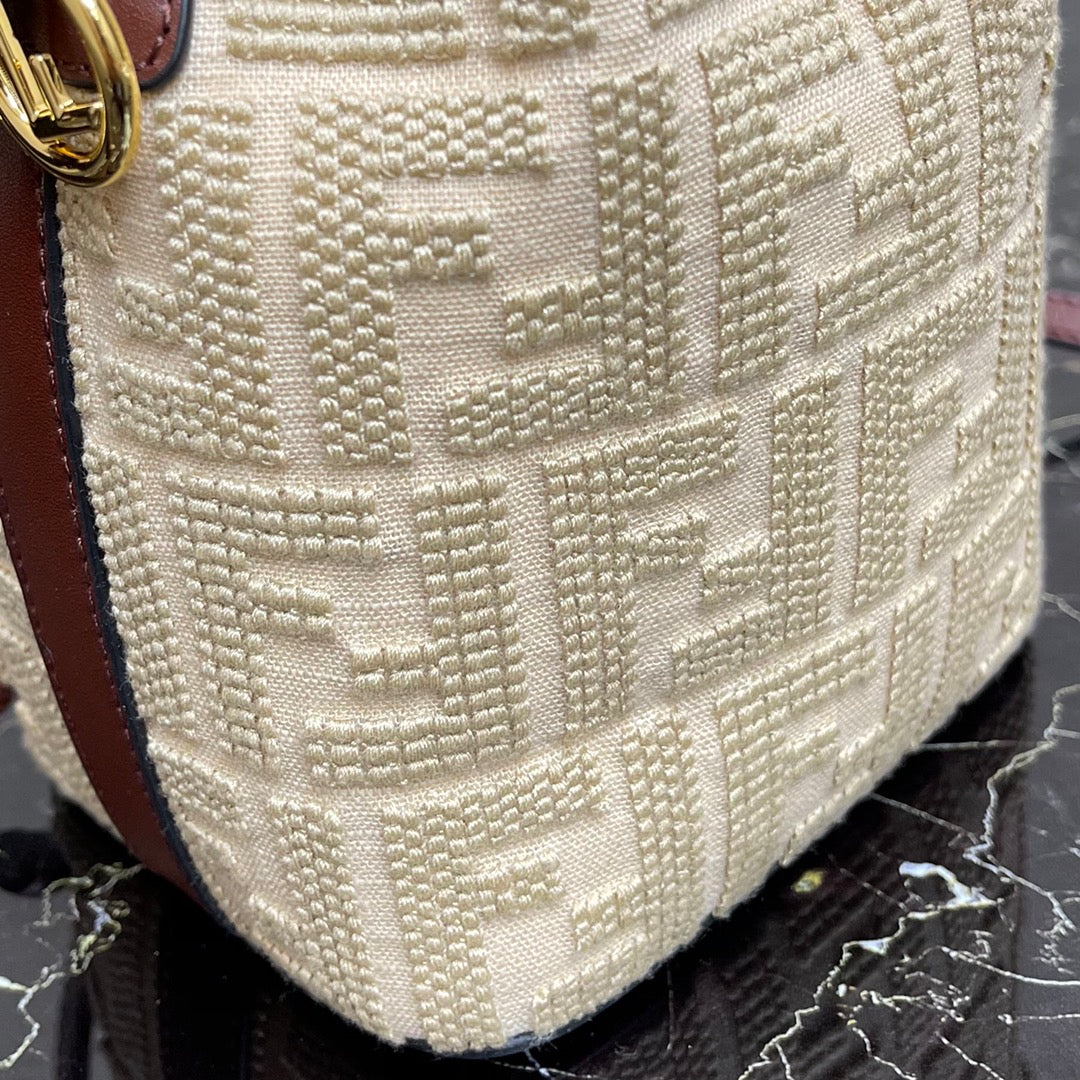 芬F家-Mon Tresor-迷你杏色刺繡帆布水桶包