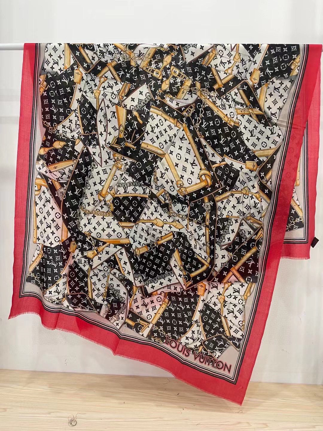 路L家-Monogram 圖案圍巾 110*200cm 100%ashmere頂級羊絨 紅色