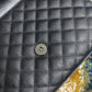 聖Y羅-Monogram魚子醬V型菱格絎縫紋路信封包 中號