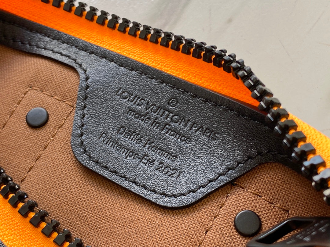 LV M80201  Keepall Nano 男士手袋