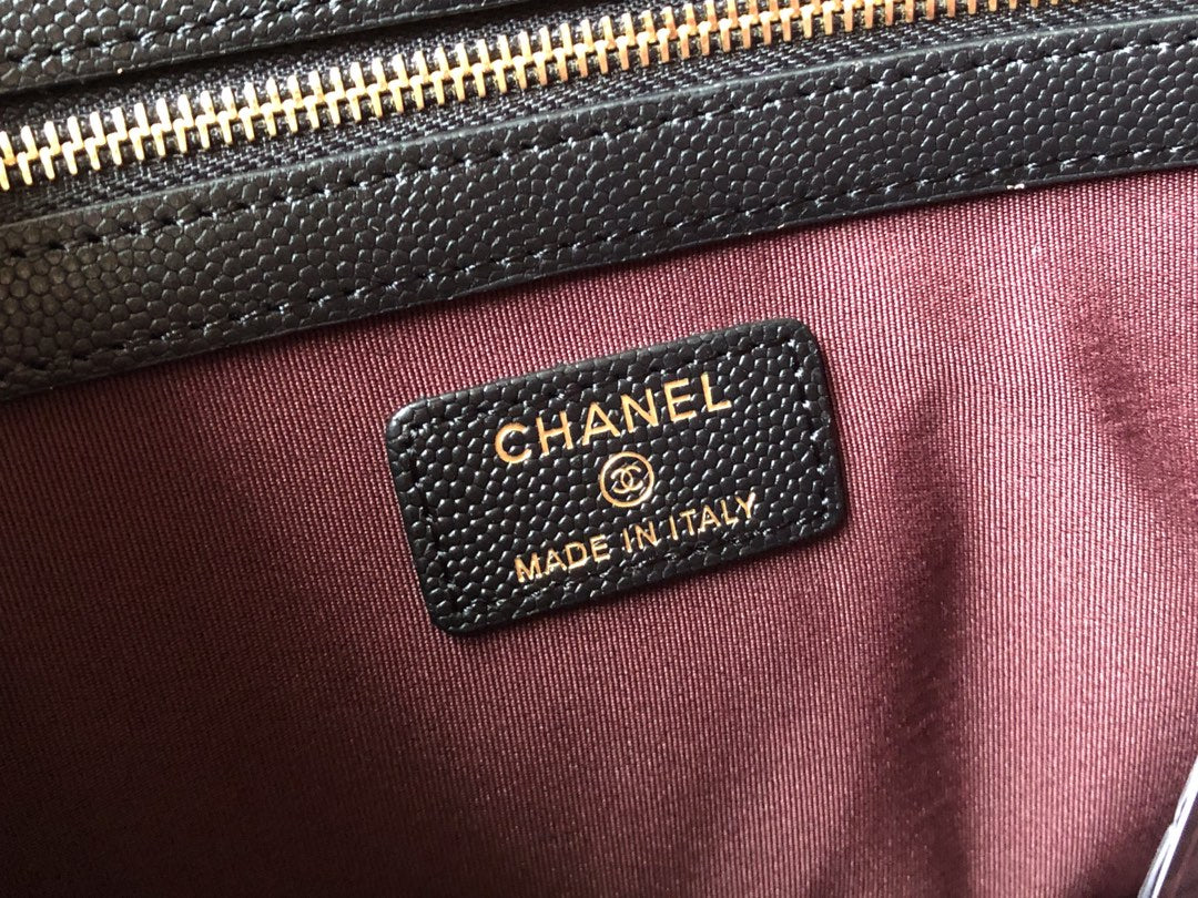 Chanel 小號手拿包-金扣