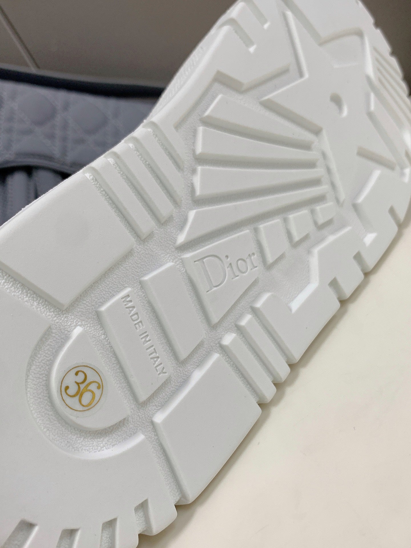 迪D家-漆皮鞋面 羽絨布 中筒 休閒鞋（白）