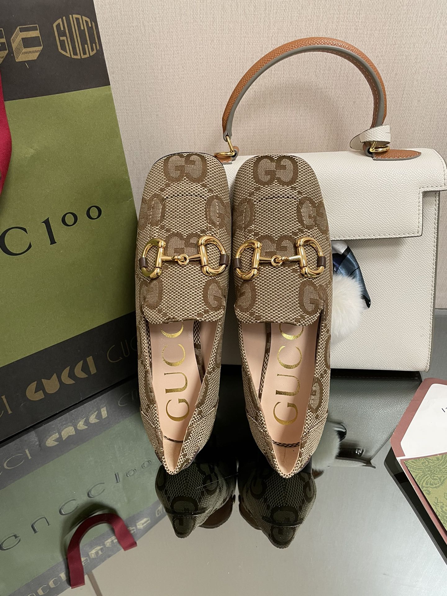 古G家-包頭方頭平底鞋 大老花紋 杏色
