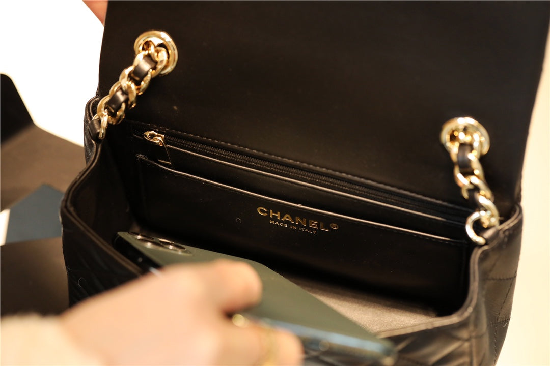 Chanel 吊墜徽章 mini CF