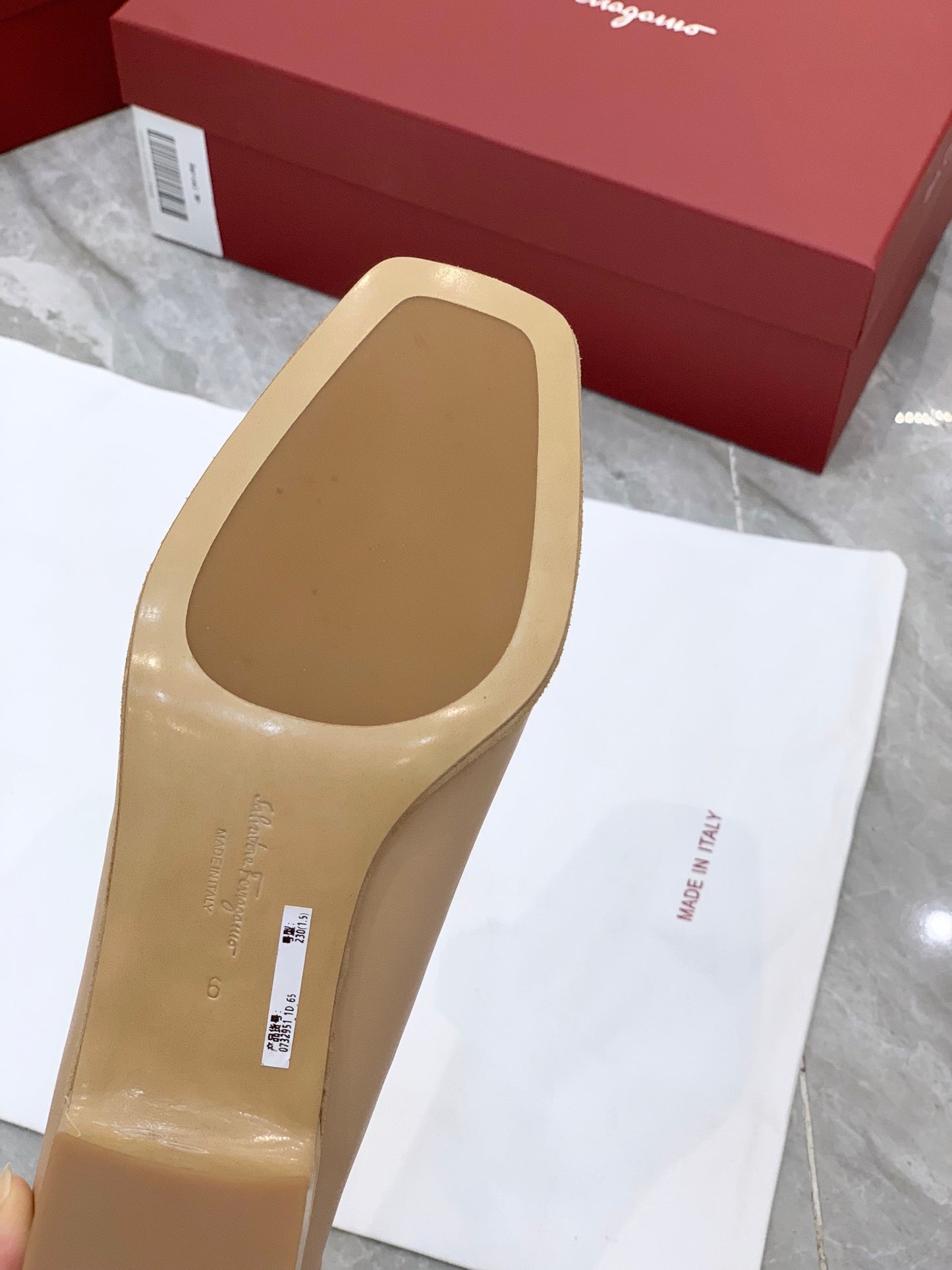 Salvatore Ferragamo鞋-菲拉格慕 馬蹄扣 小方頭 低跟鞋 奶茶色