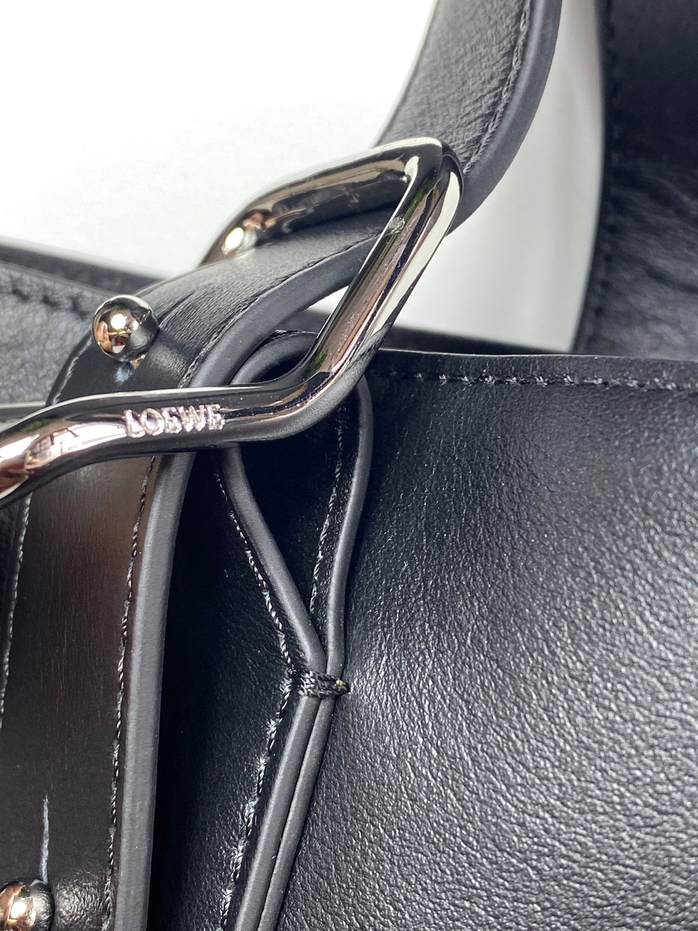 羅L威-Buckle Horizontal Tote 手袋