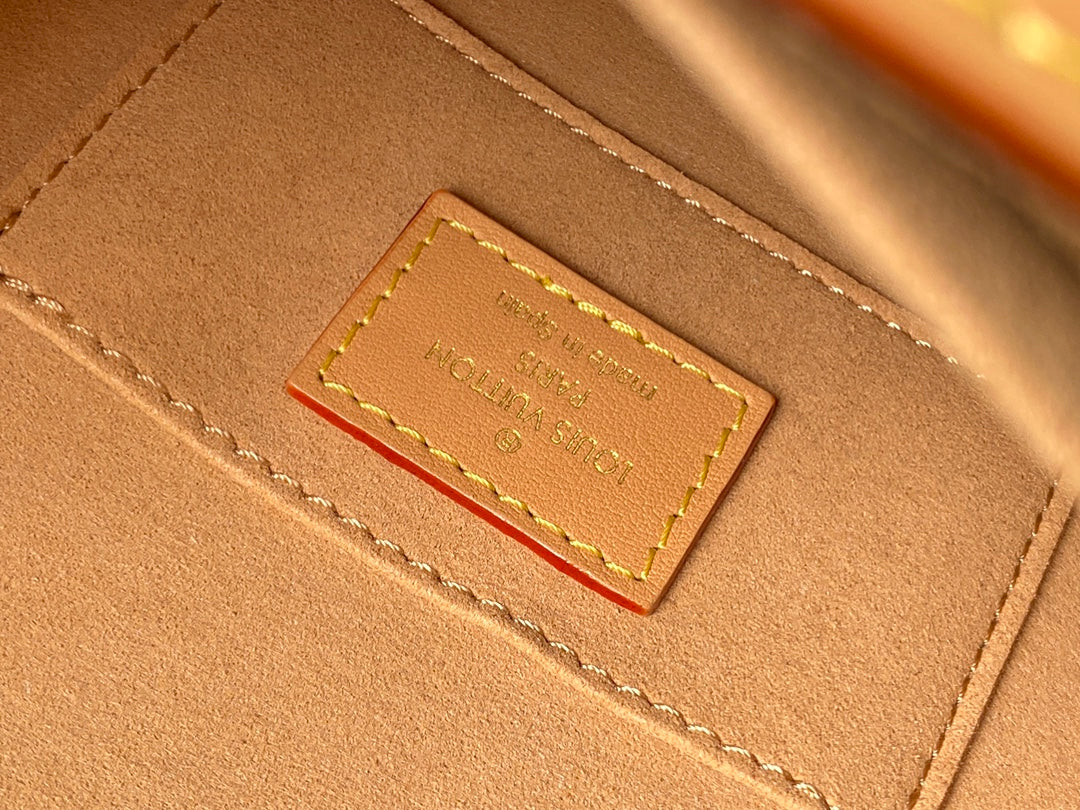 M57394 路L家-2020 冬季煥新 Dauphine 迷你手袋