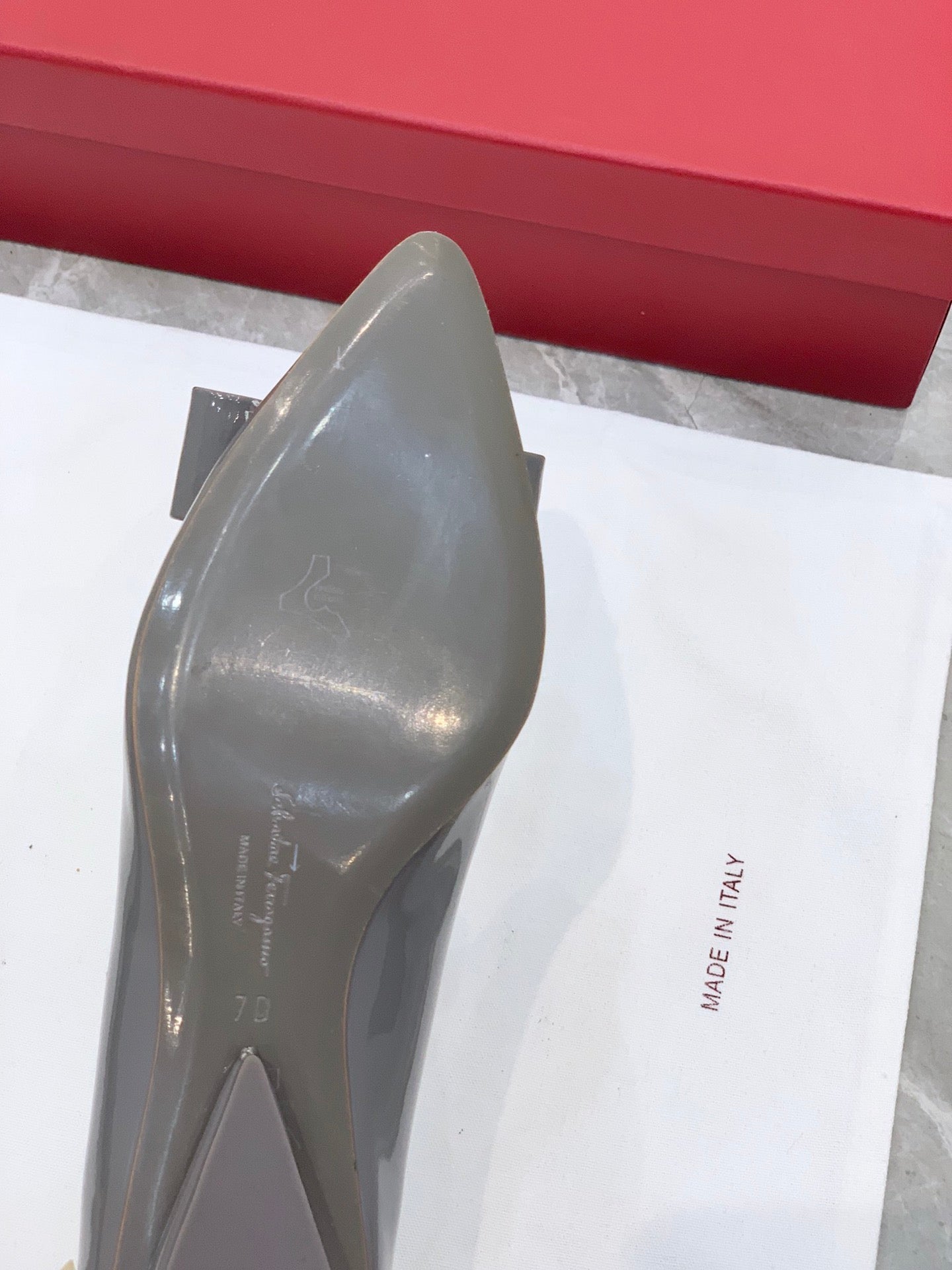 Salvatore Ferragamo鞋-菲拉格慕 Viva低跟尖頭 平底鞋 漆皮灰
