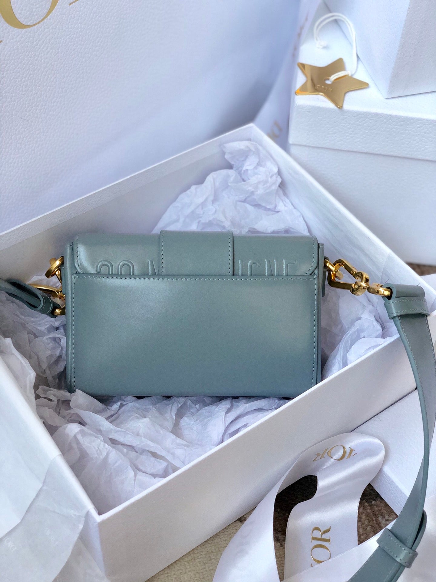 Dior 蒙田 Mini Box-平紋牛皮-珐瑯扣-17.5cm-霧霾藍