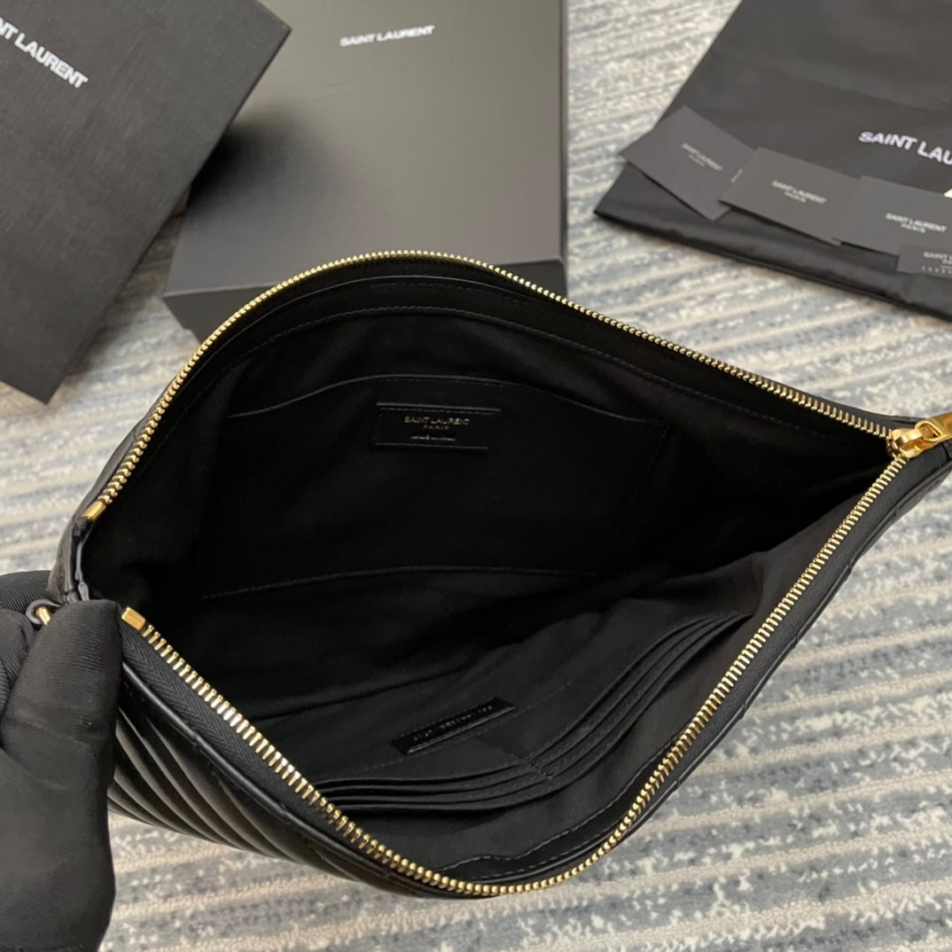 YSL MONOGRAM 大號手拿包-黑色小牛皮金扣-36cm
