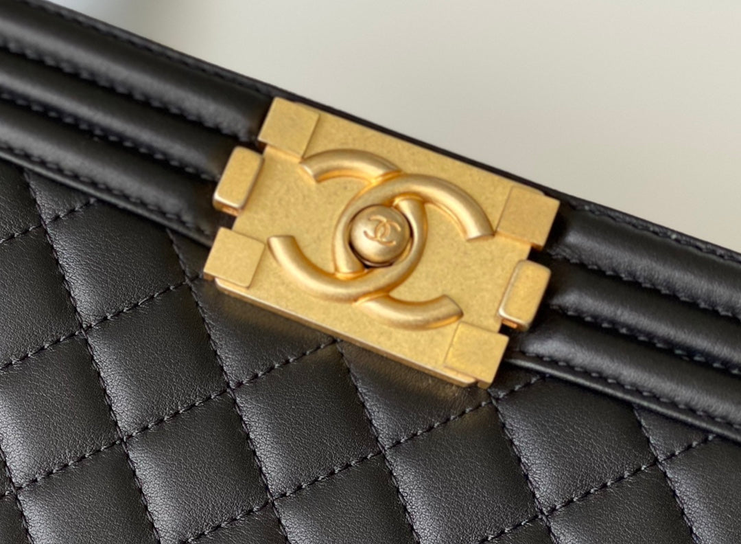 Chanel Leboy 25-黑色胎牛皮-復古金扣