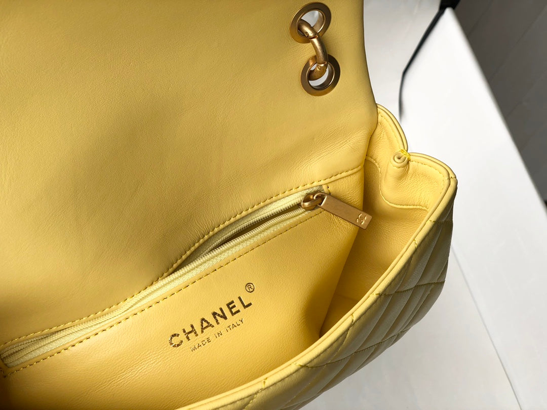 Chanel 拋光小羊皮菱格口蓋包-黃色