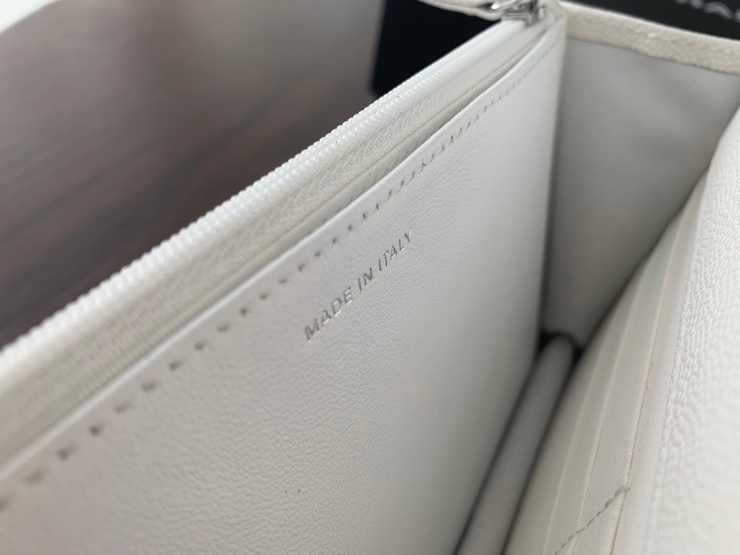 Chanel WOC-白色球紋牛皮-黑扣