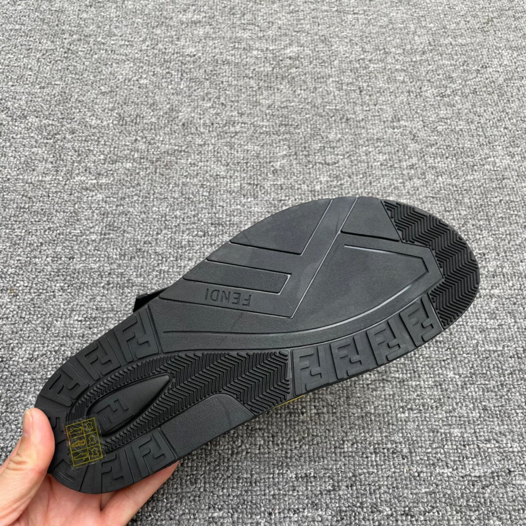 Fen-2022新款 牛皮夾腳拖