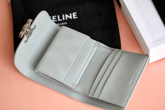Celine TRIOMPHE 小號亮澤羊皮翻蓋錢包-礦石灰