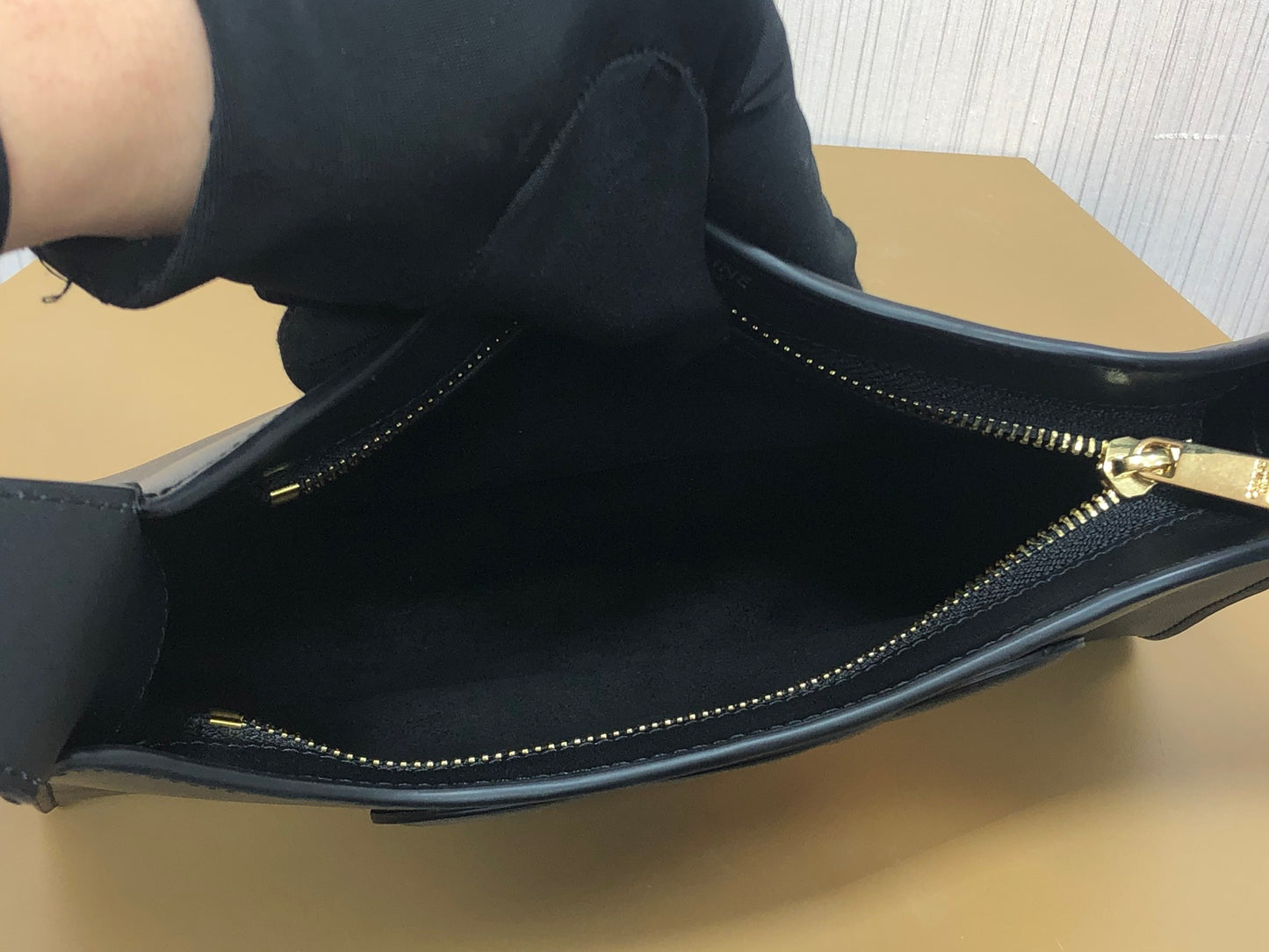 賽C家-22s春夏新品｜CUIR TRIOMPHE 光滑牛皮革肩背包