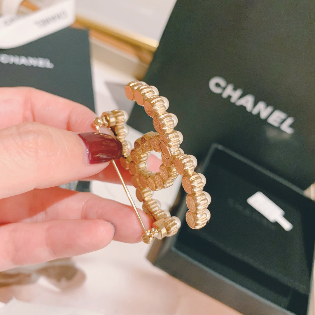 Chanel 胸針
