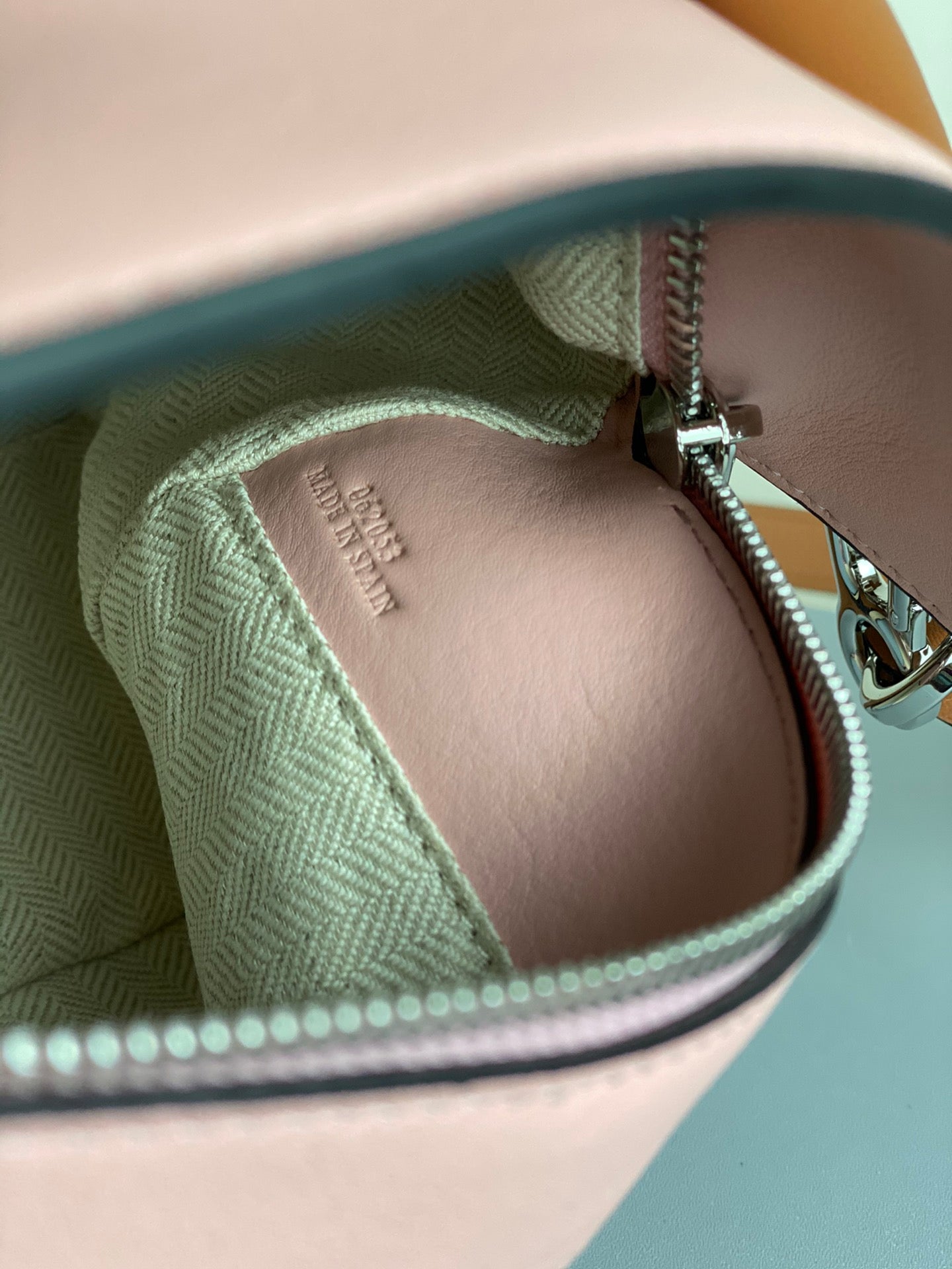 羅L威-Puzzle bag 小牛皮 小號