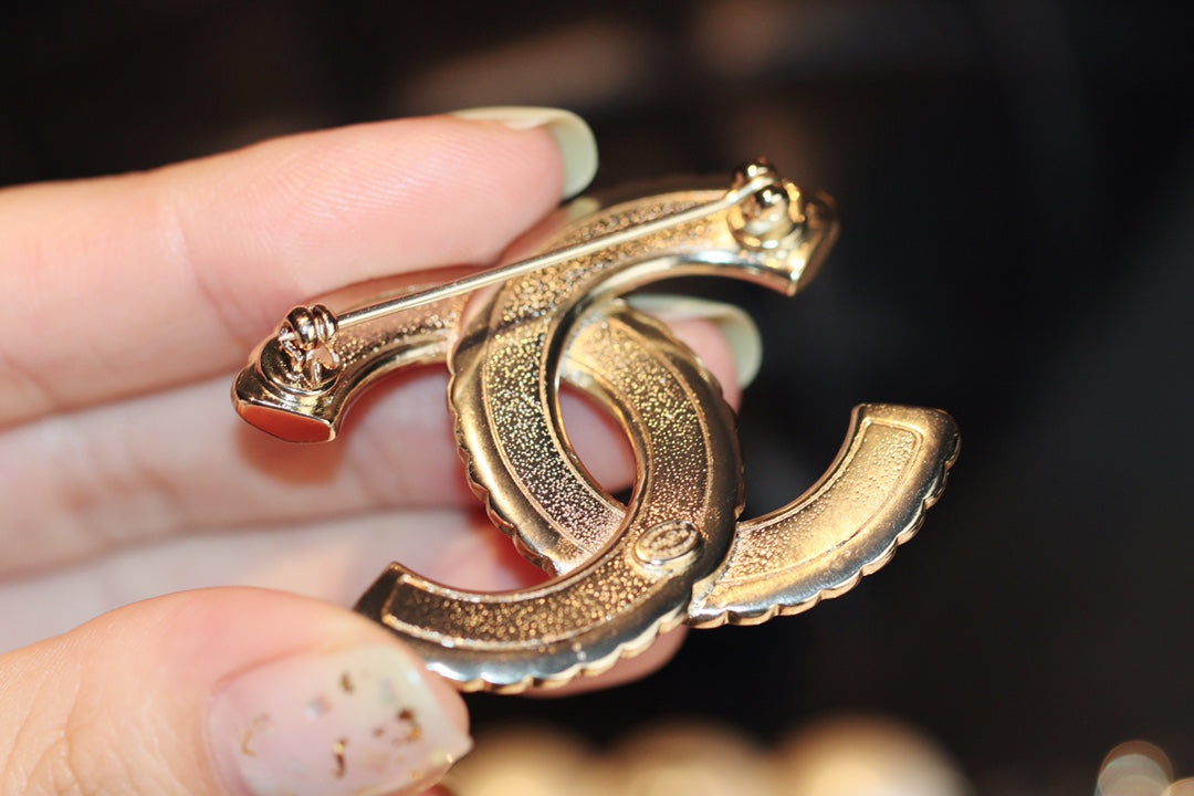 Chanel 胸針