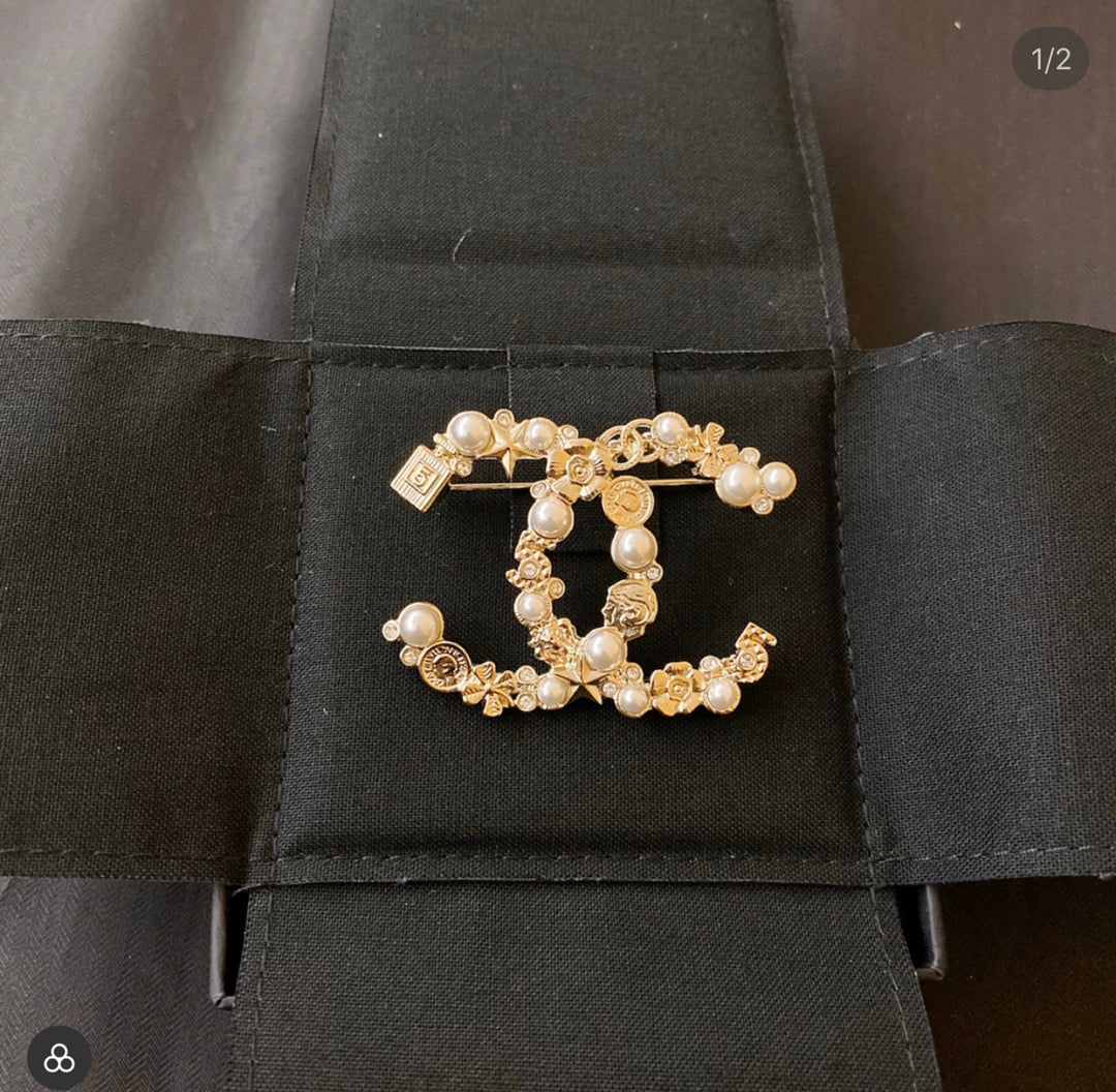Chanel 胸針