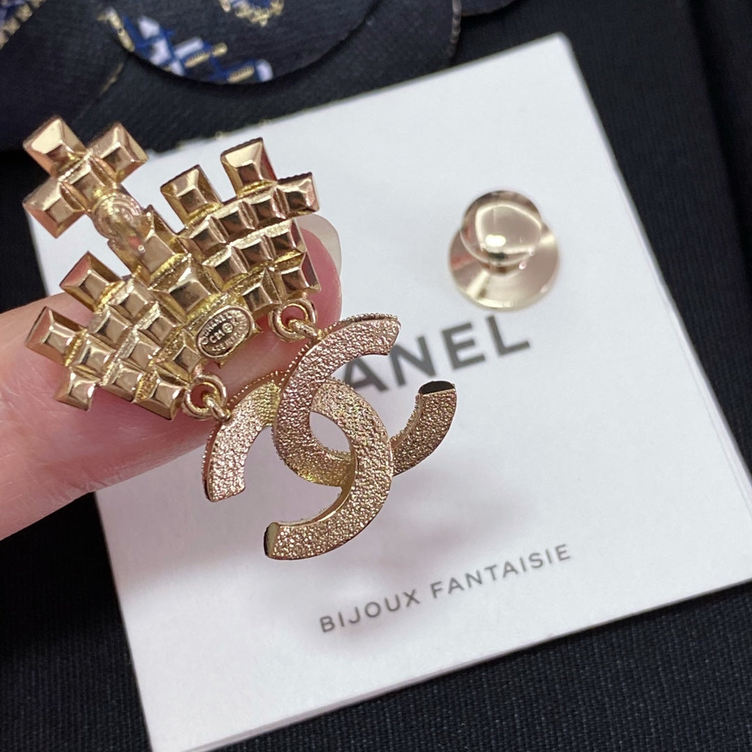Chanel 胸針
