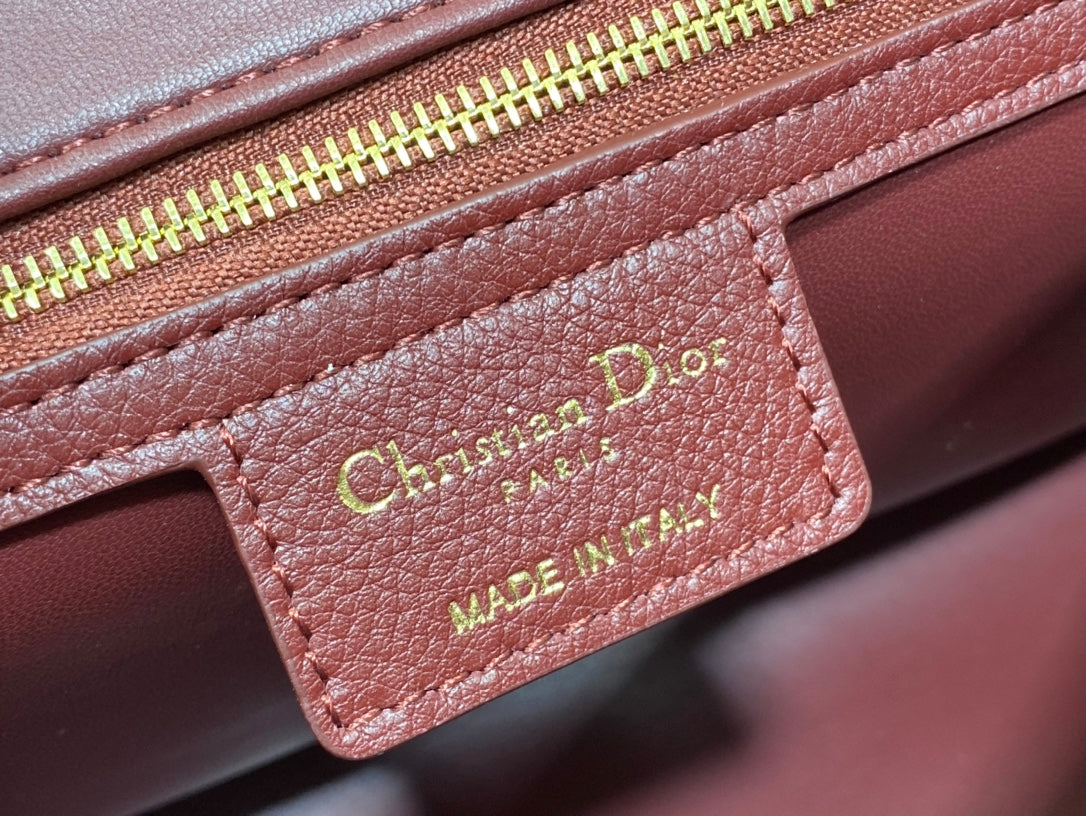 Dior-Caro 菱格紋 小牛皮 中號 酒紅色