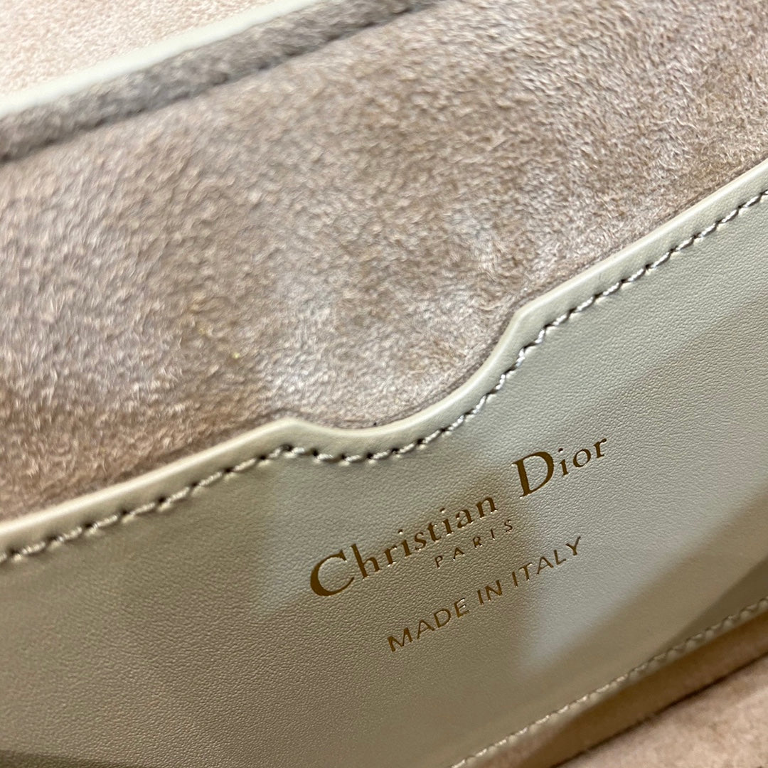 Dior Bobby系列 East-Wes 腋下包 杏色