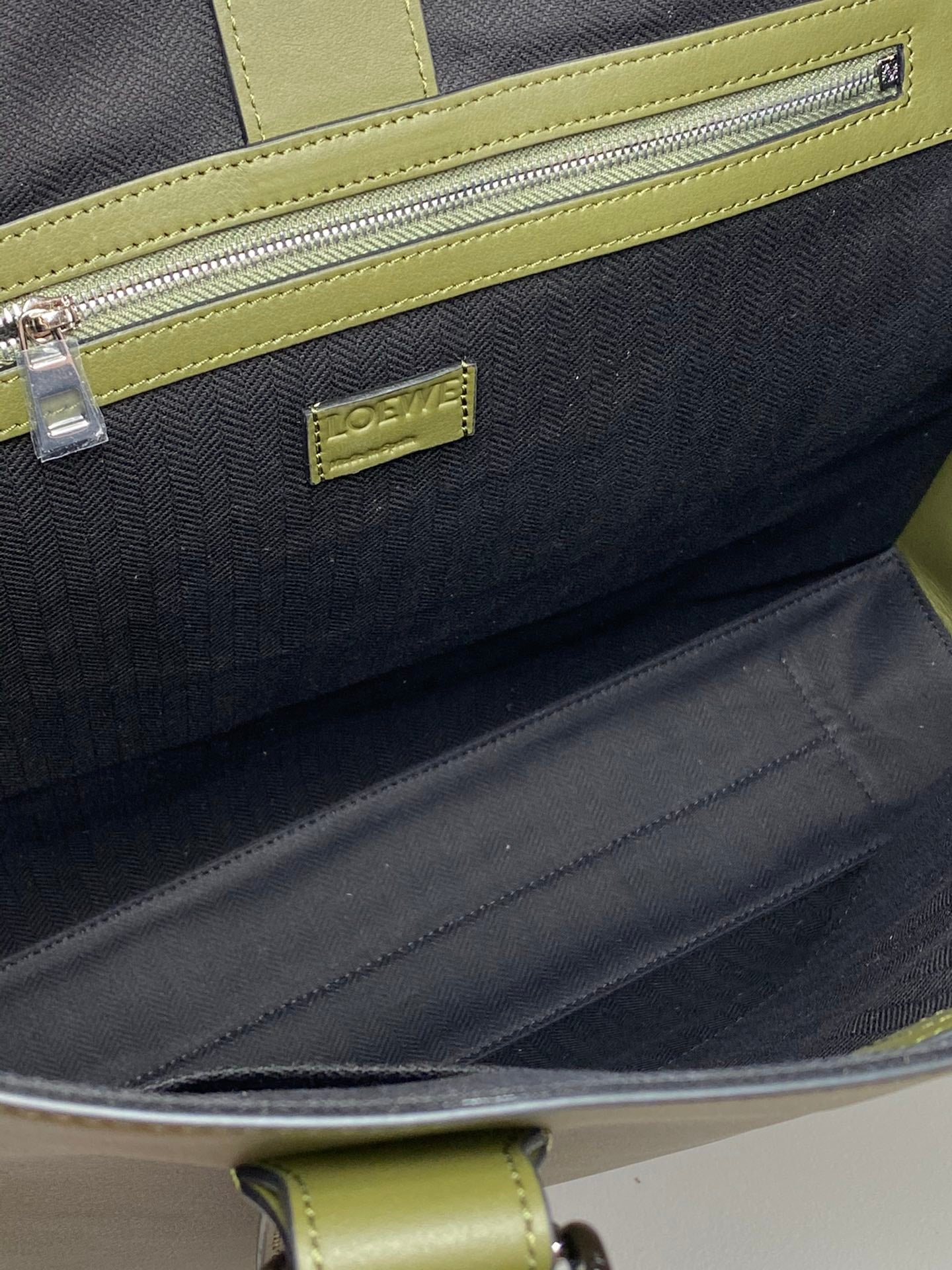 羅L威-Buckle Horizontal Tote 手袋