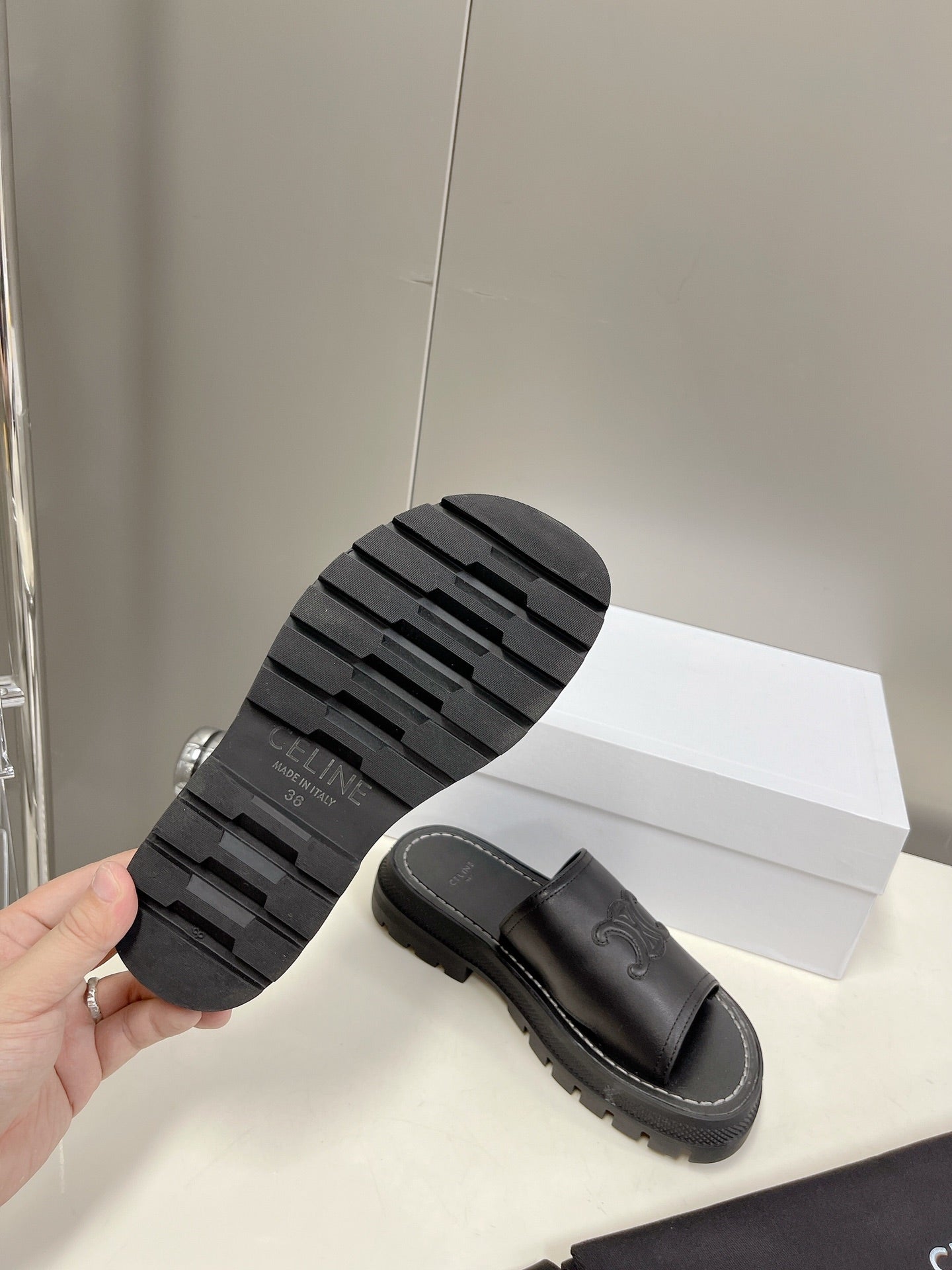 賽C家-22SS 牛皮壓印工藝拖鞋 35-40（41訂製）
