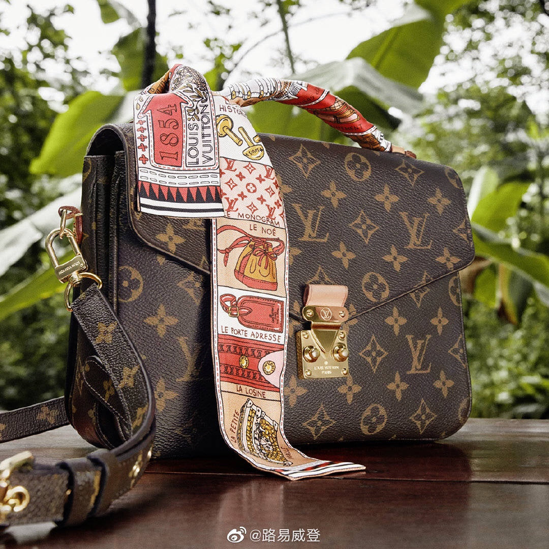 M40780 路L家-Pochette Métis手袋 郵差包 上身圖