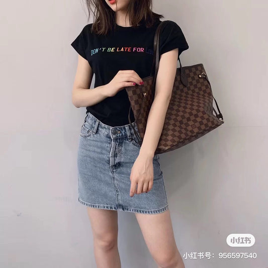 M41358 路L家-Neverfull 咖格 上身照