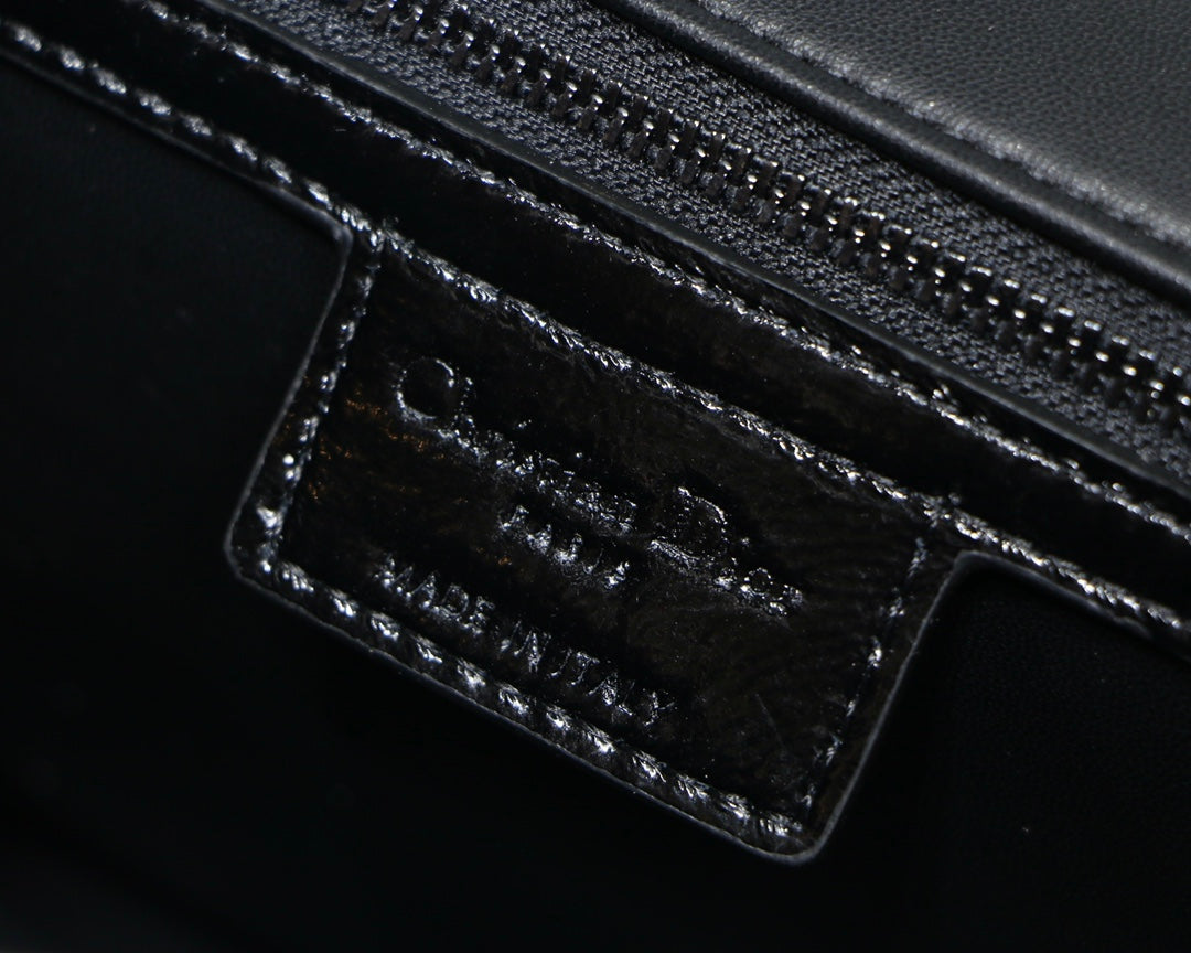Dior Caro 褶皺漆皮系列 大號28cm-黑色