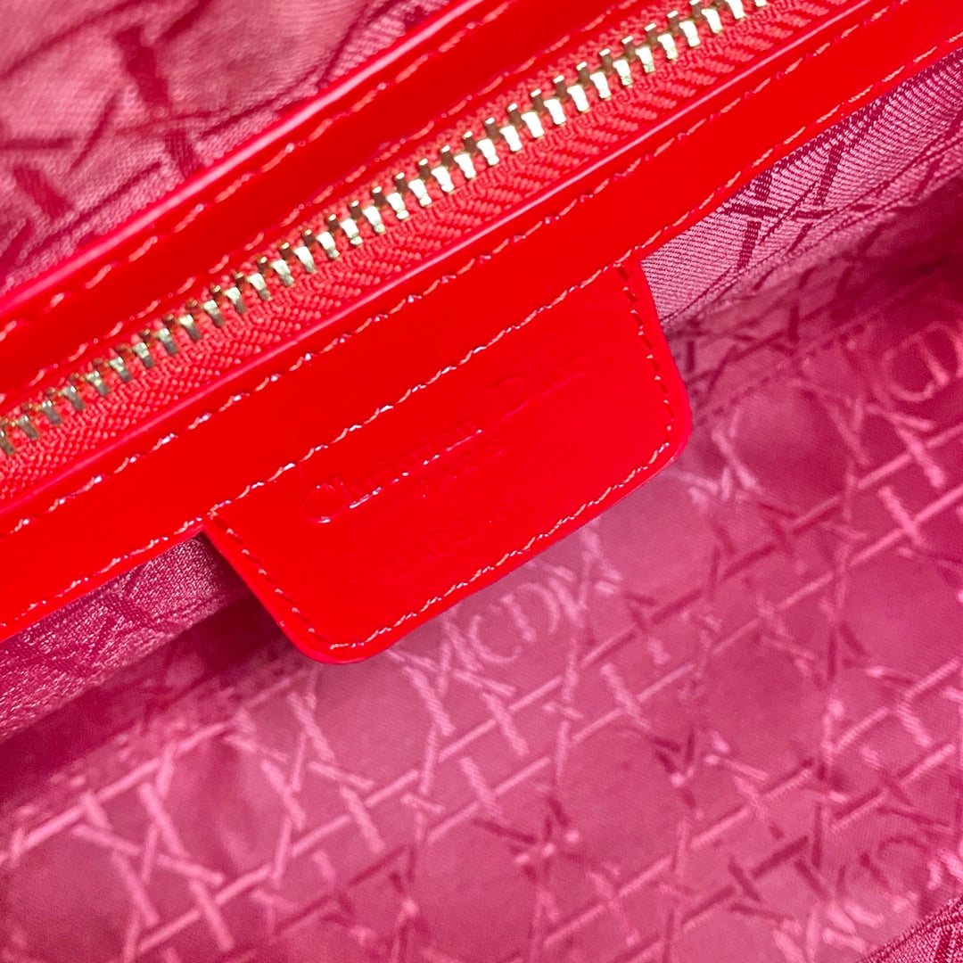 Dior Lady Dior 漆皮金扣-24cm-紅色
