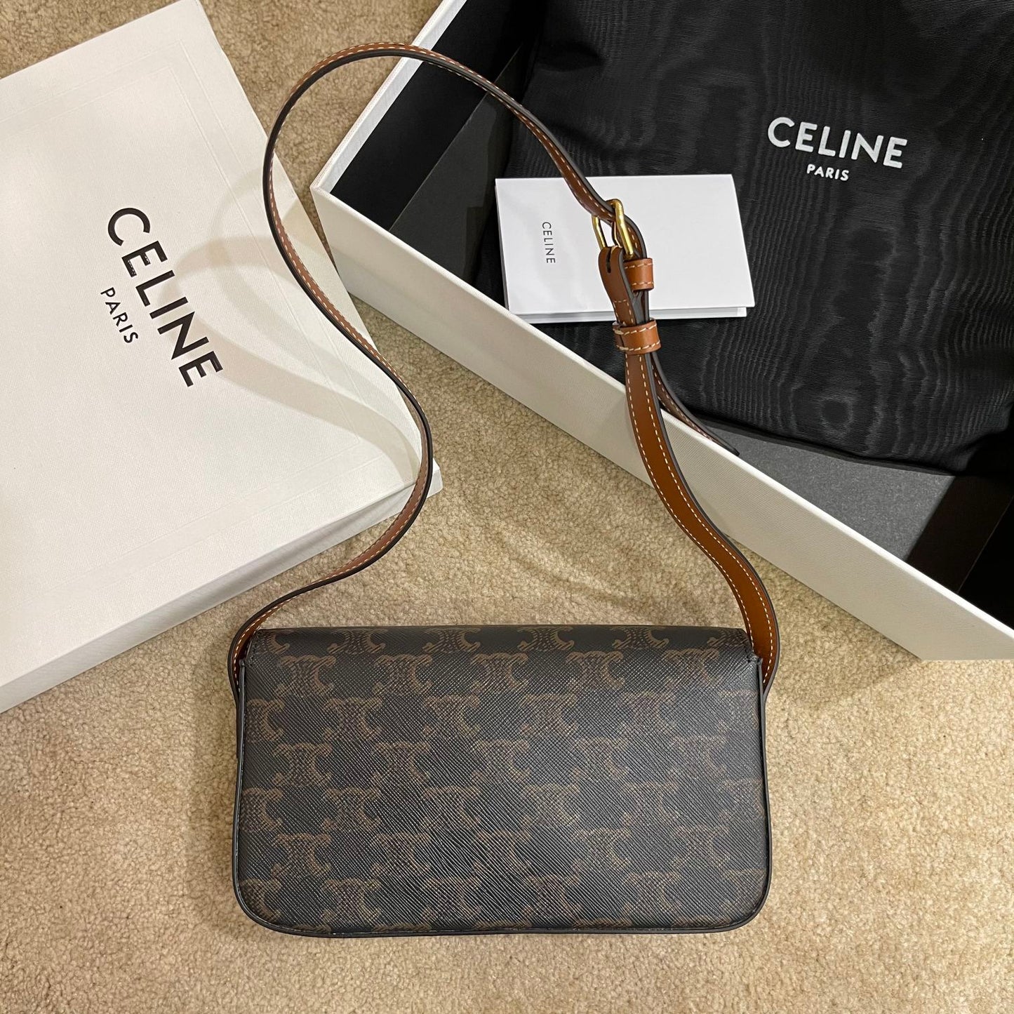 Celine Triomphe老花腋下包