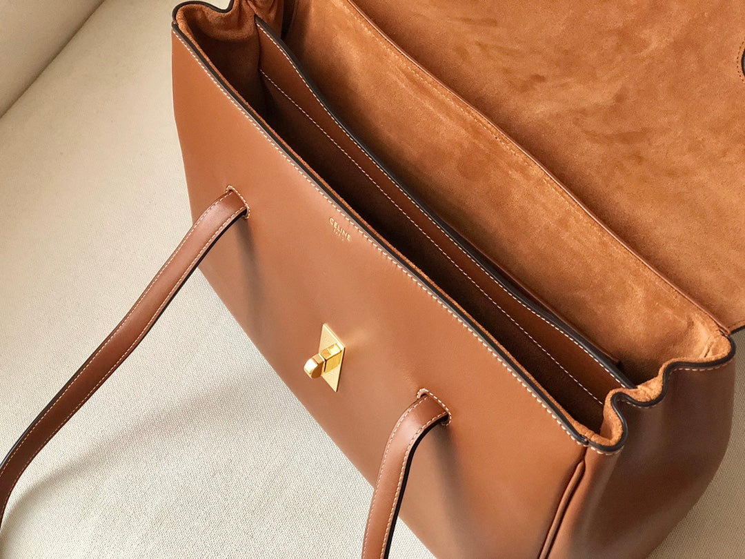 Celine SOFT 16 中號光滑牛皮革手-棕色