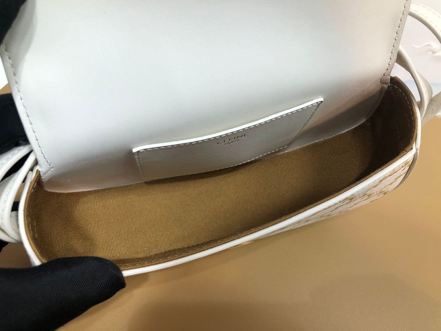 賽C家-Mini Tabou Clutch 鎖頭飾腋下包 老花白色