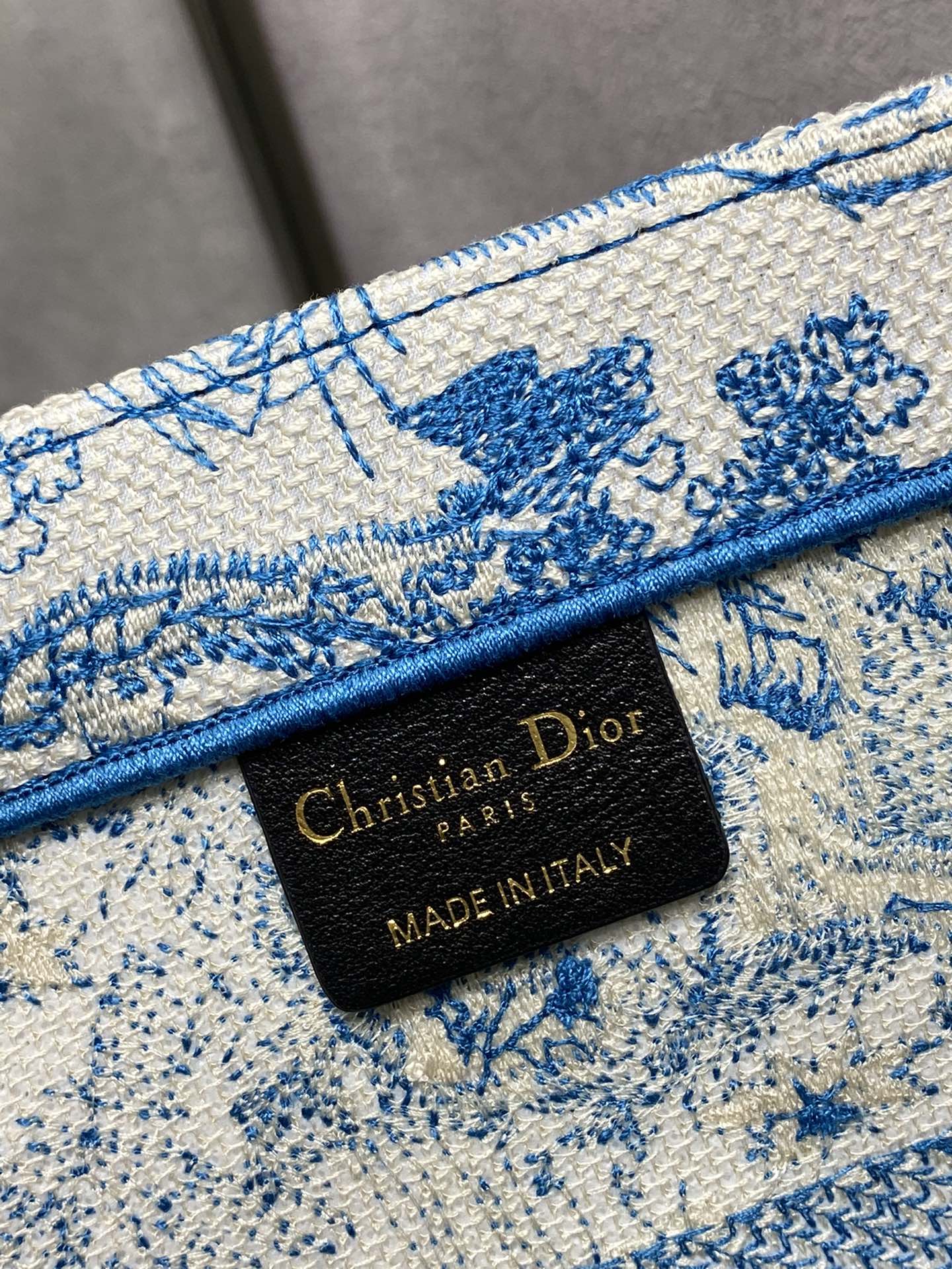 Dior Book Tote-小號36.5cm淺藍老虎